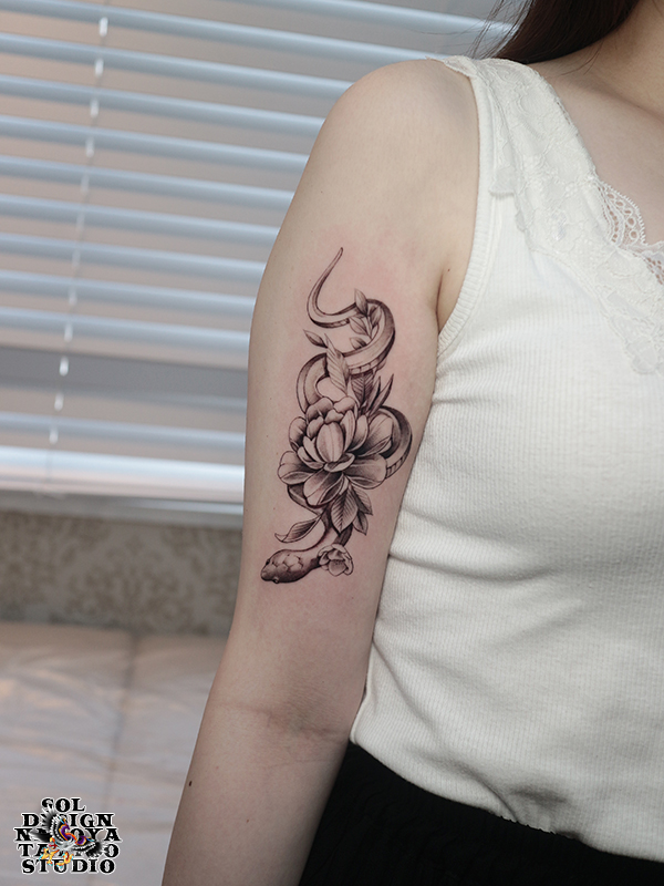 名古屋　タトゥー　女性